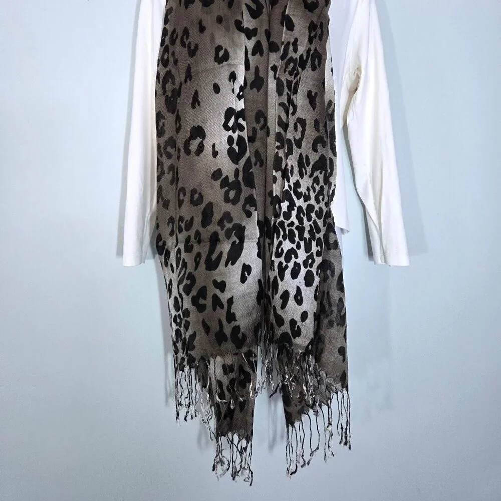 NWOT Lightweight Cheetah Animal Black & Gray Print Scarf